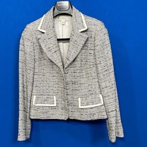 Petite Sophisticate Size 10 black & white blazer